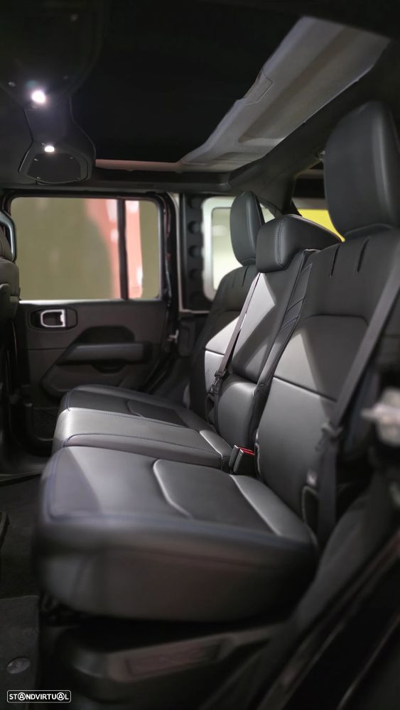 Jeep Wrangler - 32