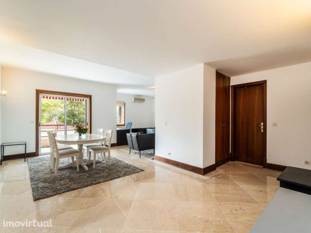 Apartamento T2 em condomínio fechado no centro do Estoril - Grande imagem: 5/26