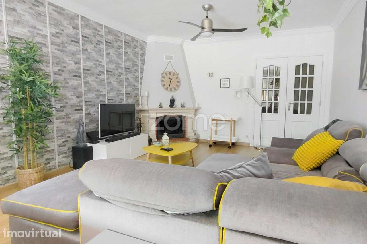 Apartamento T3 com Terraço e Parqueamento na Urb. da Cavaleira - Grande imagem: 4/46