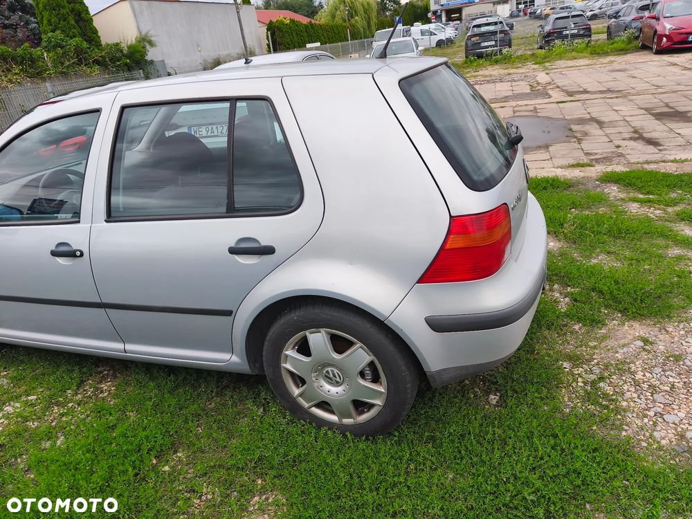 Volkswagen Golf 1.6 - 12