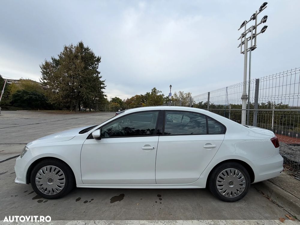 Volkswagen Jetta 2.0 TDI Trendline - 4