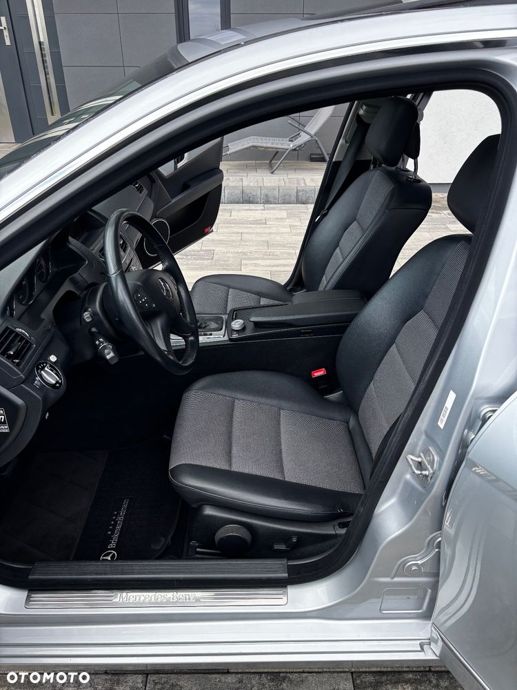 Mercedes-Benz Klasa C 180 CGI Automatik BlueEFFICIENCY Avantgarde - 11