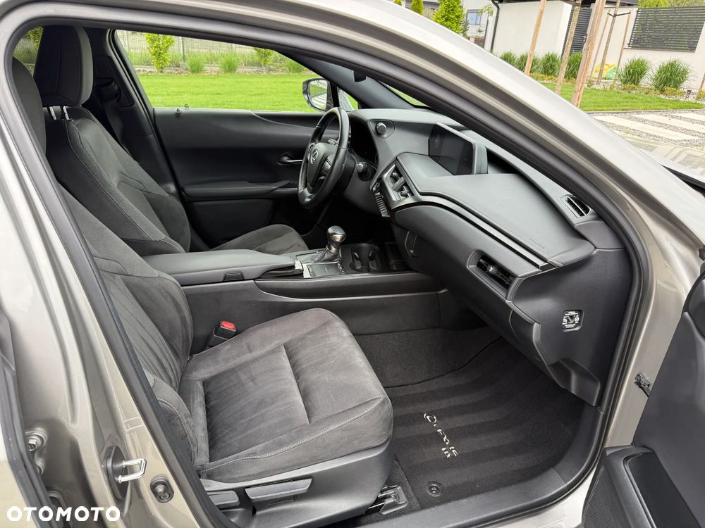 Lexus UX - 17