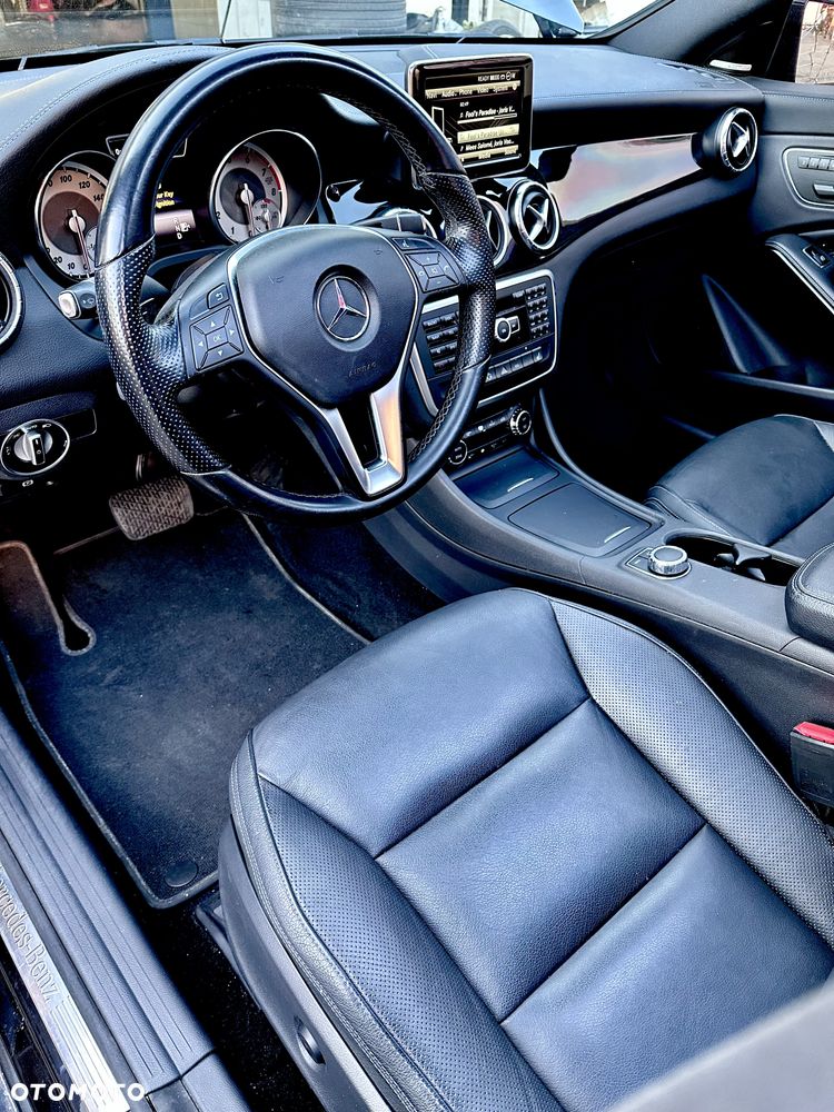 Mercedes-Benz CLA 250 7G-DCT AMG Line - 20