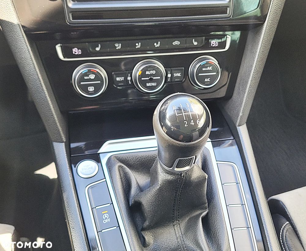 Volkswagen Passat 2.0 TDI (BlueMotion Technology) Highline - 24