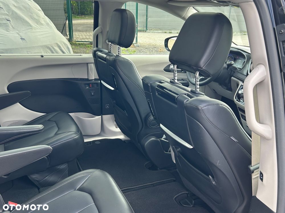 Chrysler Pacifica - 25