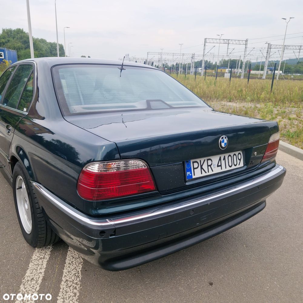 BMW Seria 7 735i - 6