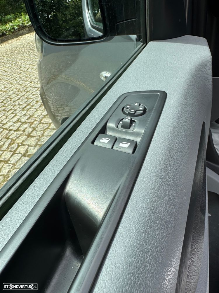 Peugeot Expert 2.0 BlueHDi Semi-Vidrado Long - 17