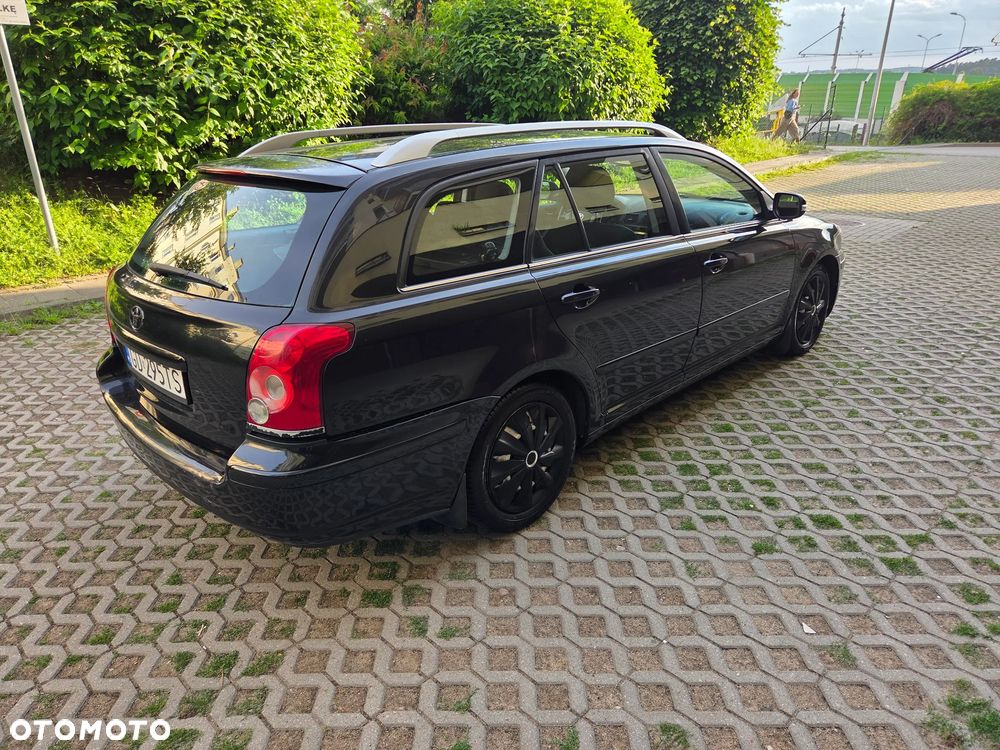 Toyota Avensis 2.0 D-4D Sol - 22