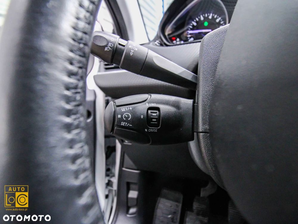 Peugeot 2008 1.2 Pure Tech Allure S&S - 27