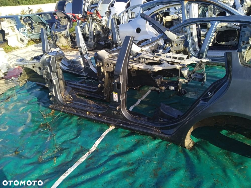 PRÓG LEWY ZE SŁUPKIEM ŚRODKOWYM SKODA OCTAVIA 2 II KOMBI - 2