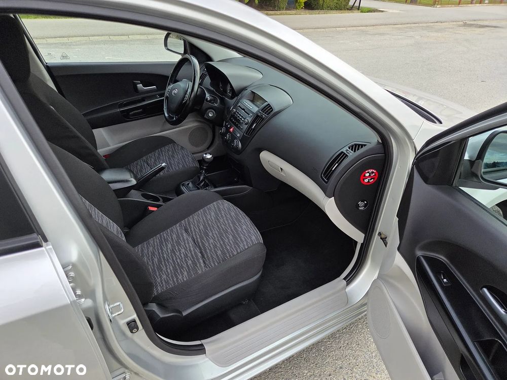 Kia Ceed 1.6 Comfort + - 8