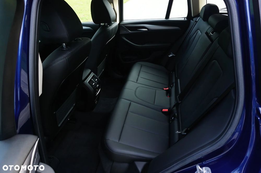 BMW X3 xDrive20i Advantage - 20