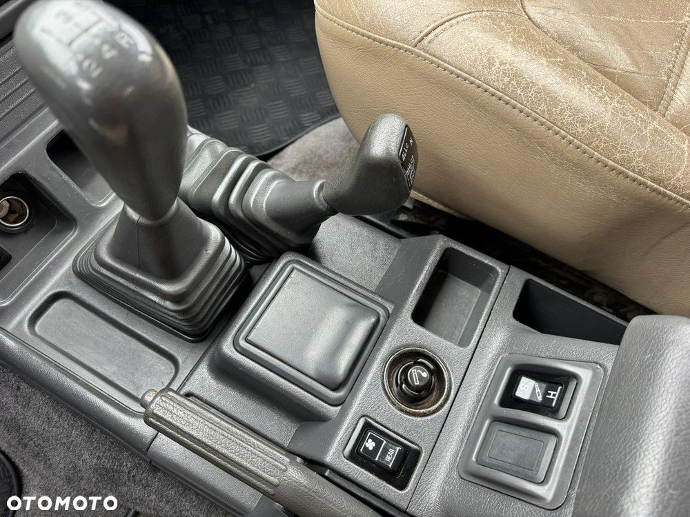 Mitsubishi Pajero - 14