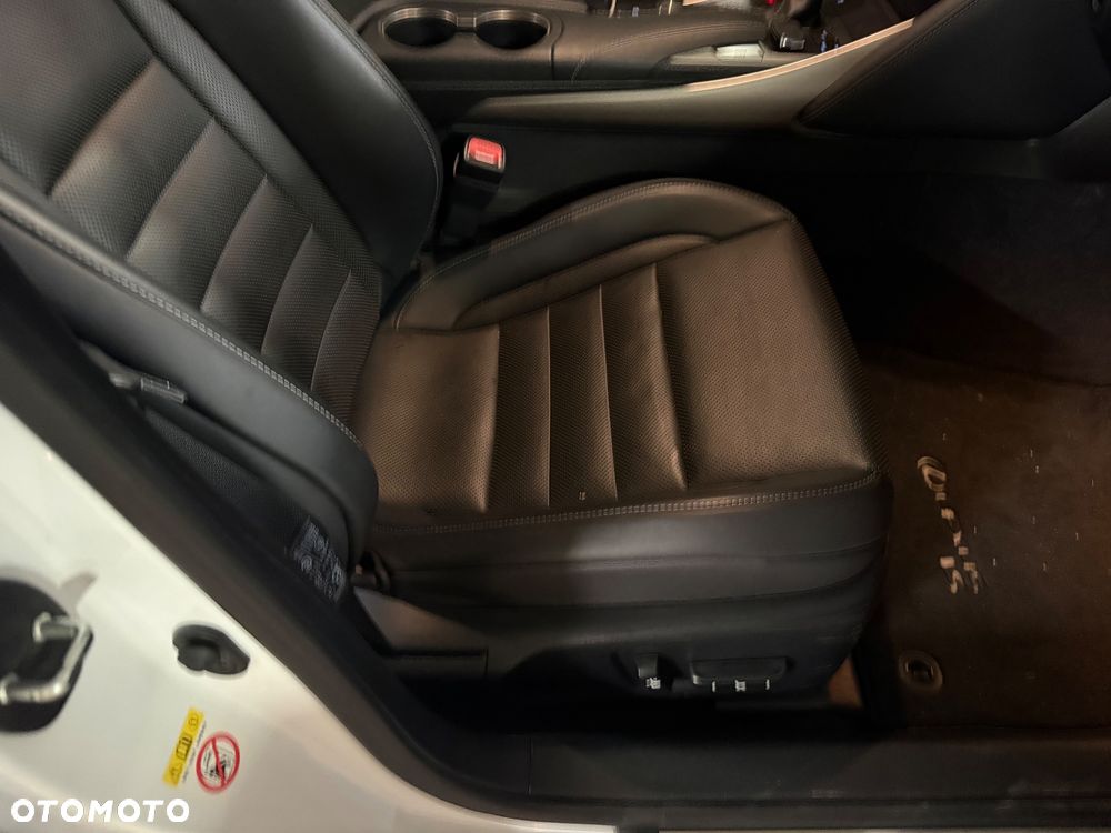 Lexus IS 300h F Sport - 27