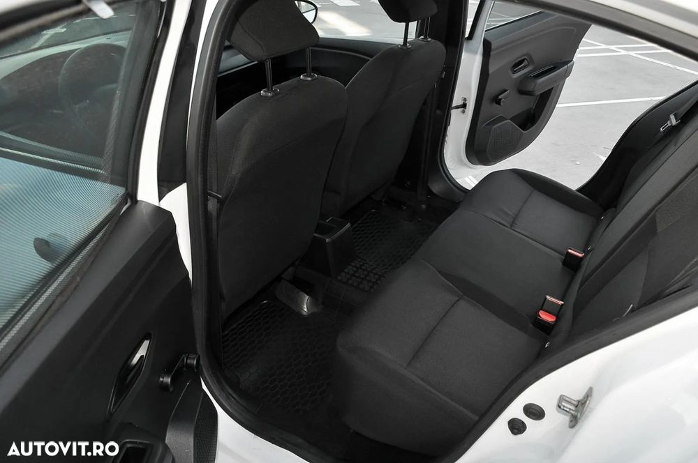 Dacia Logan TCe 90 Essential - 18