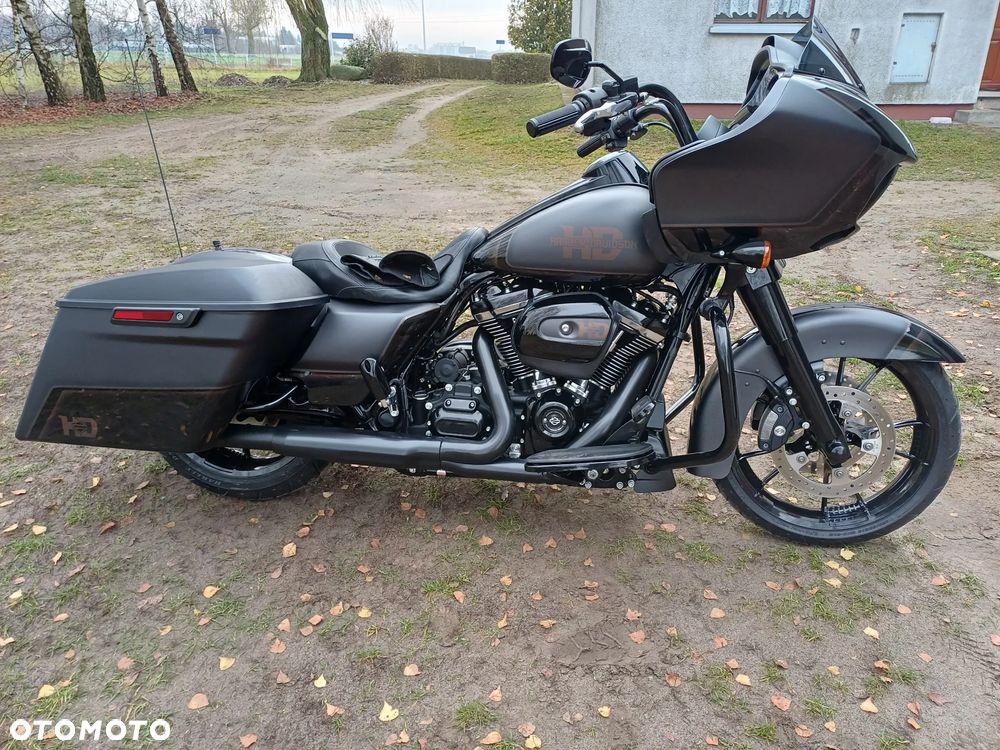 Harley-Davidson Touring Road Glide - 2
