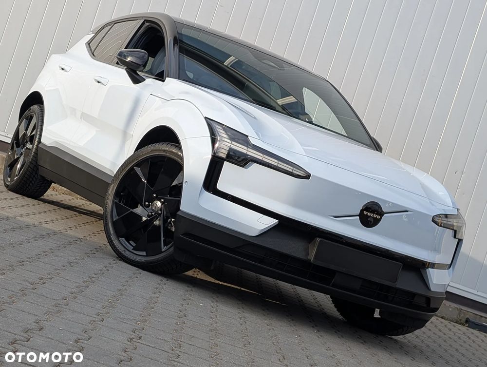 Volvo EX30 Twin Motor Performance AWD Ultra - 1