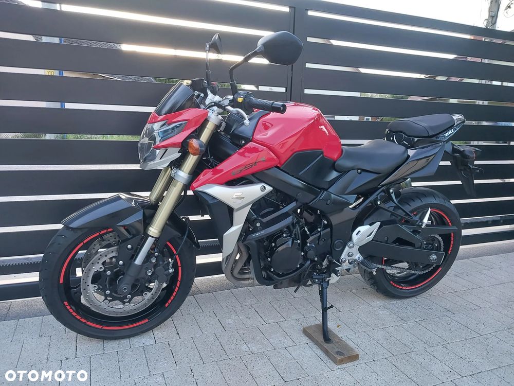 Suzuki GSR - 10
