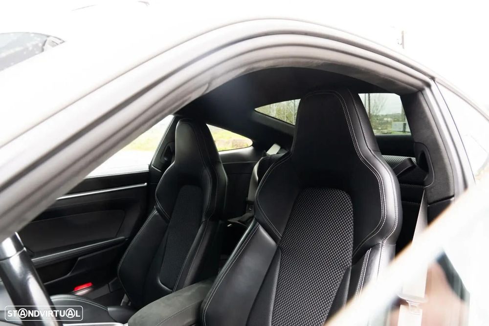 Porsche 911 (992) - 9