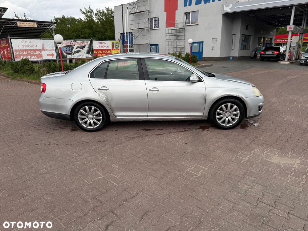 Volkswagen Jetta - 6