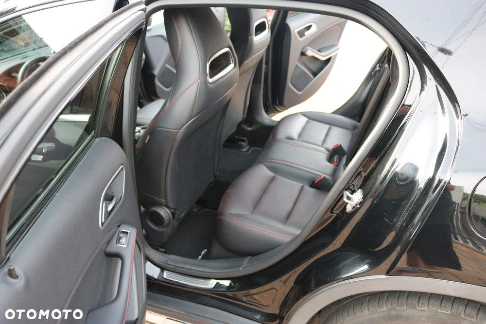 Mercedes-Benz GLA 200 d 4Matic 7G-DCT AMG Line - 9