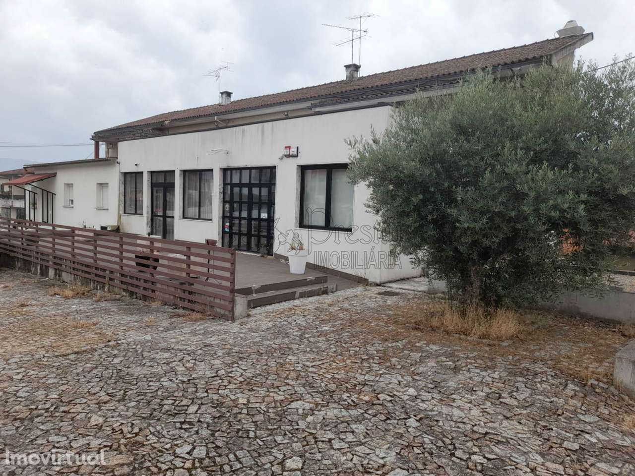 Prédio à venda em Mirandela - Grande imagem: 2/44