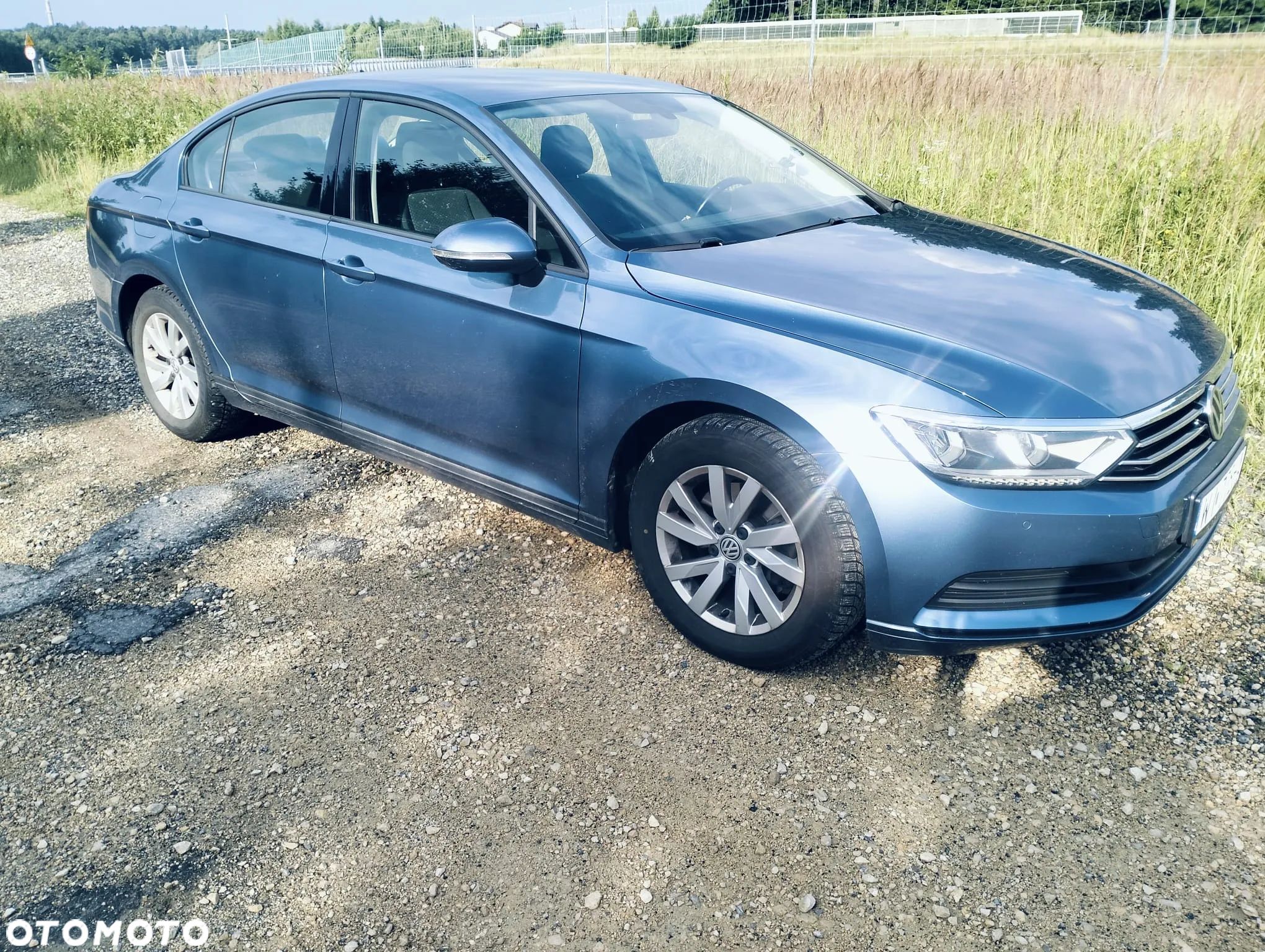 Volkswagen Passat - 1