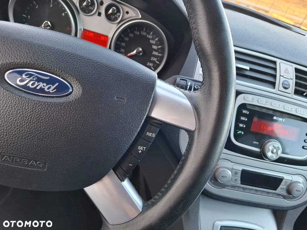 Ford Kuga 2.0 TDCi 2x4 Titanium - 11