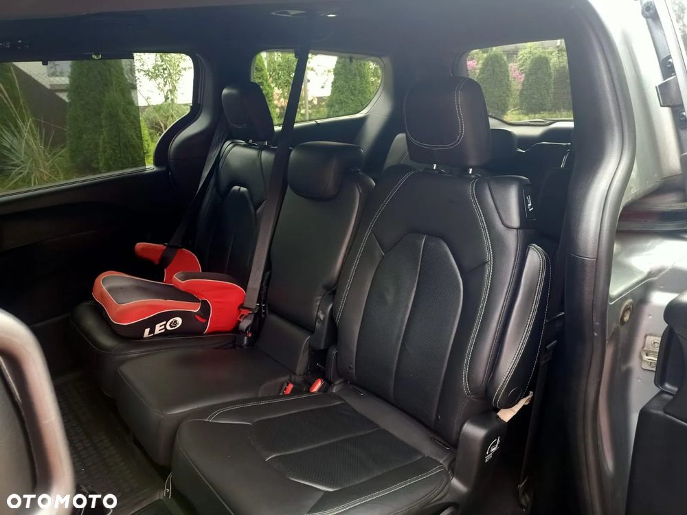 Chrysler Pacifica - 11