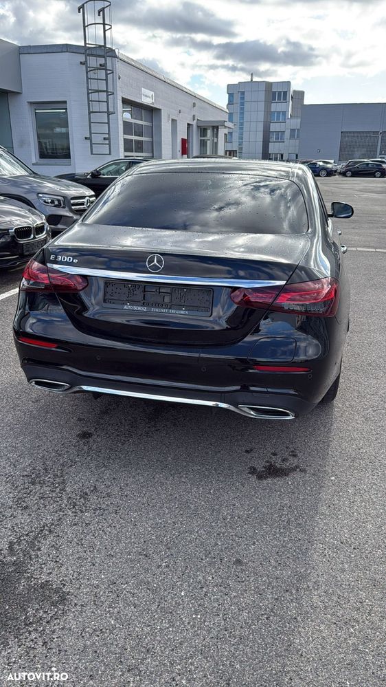 Mercedes-Benz E 300 9G-TRONIC AMG Line - 2