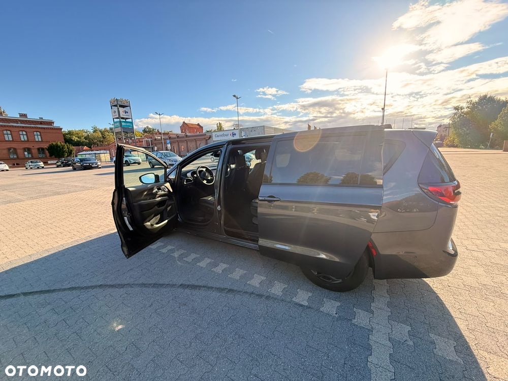 Chrysler Pacifica - 22