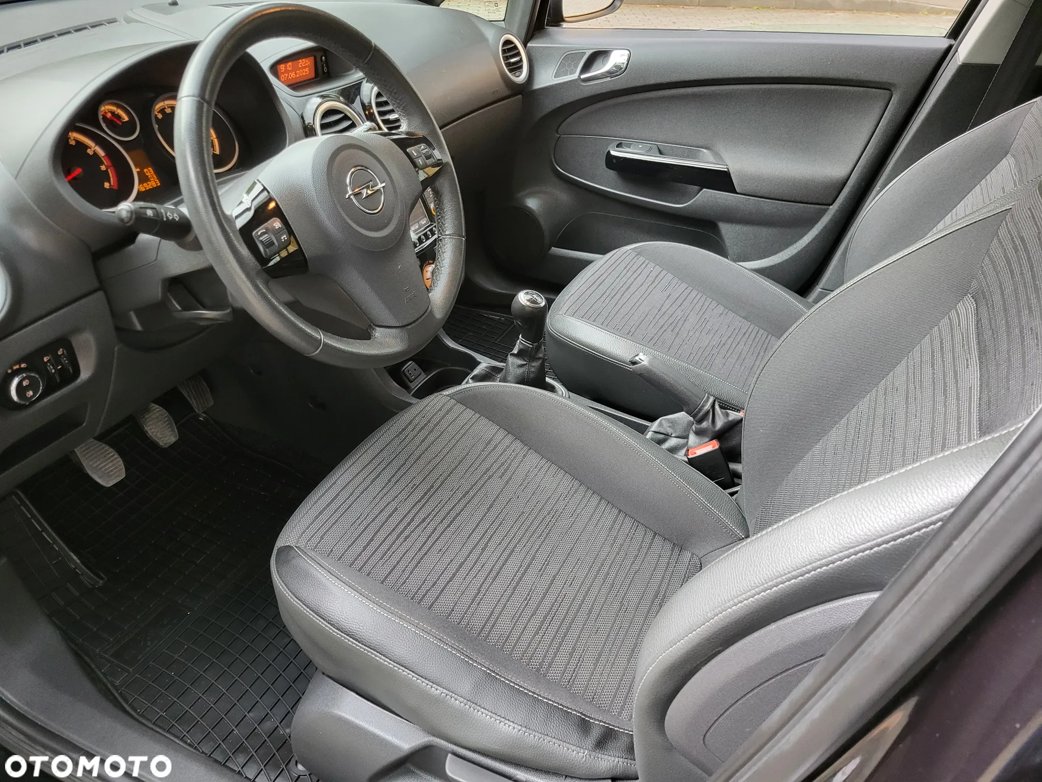 Opel Corsa 1.2 16V Cosmo - 10