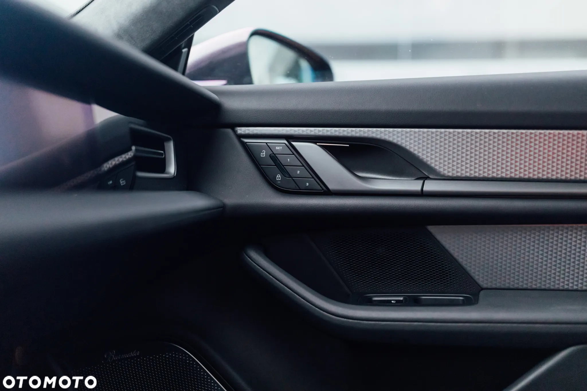 Porsche Taycan 105kWh Turbo S Sport Turismo - 33