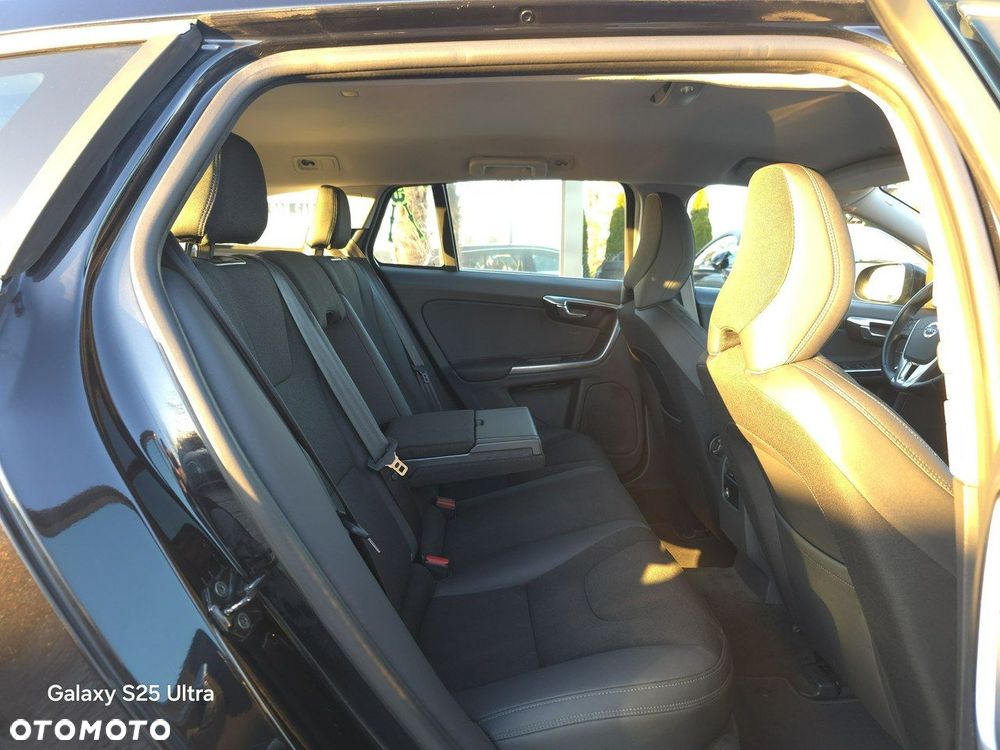 Volvo V60 D3 Momentum - 28