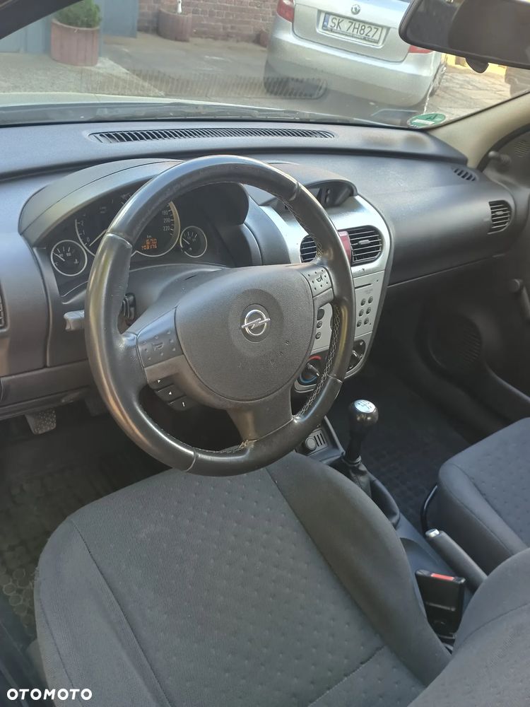 Opel Corsa 1.2 16V - 12