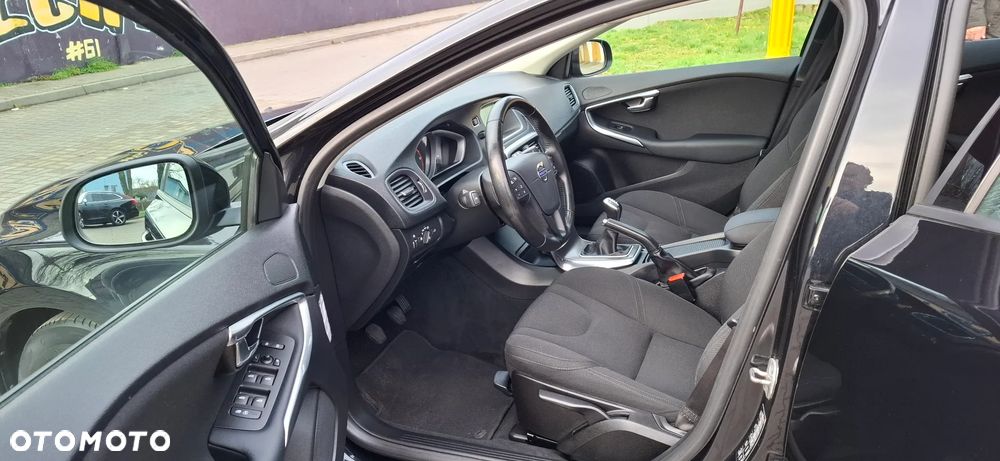 Volvo V40 D2 R Design - 10