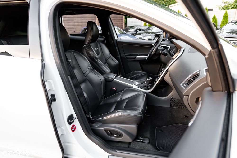 Volvo XC 60 T6 AWD R-Design - 27