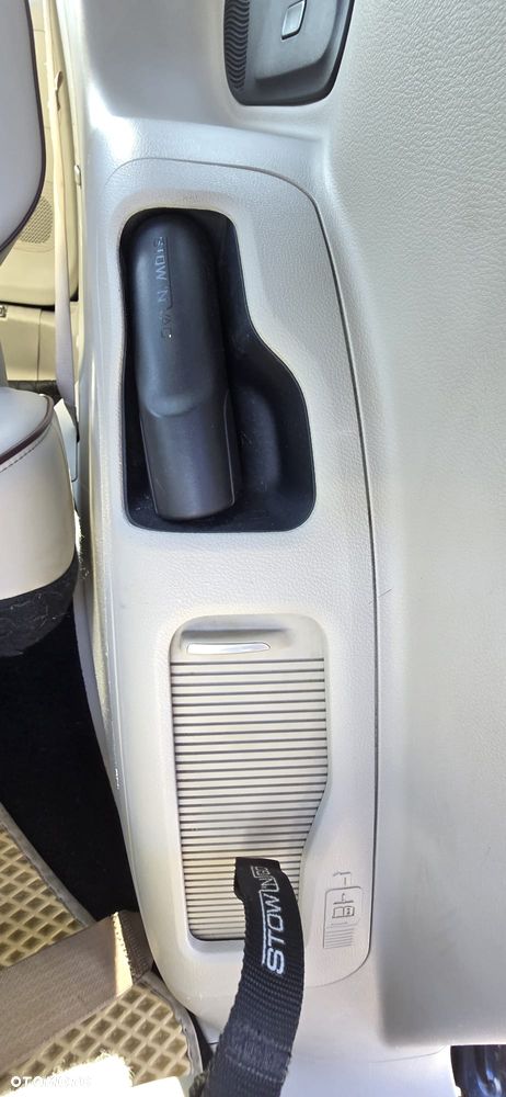 Chrysler Pacifica - 13