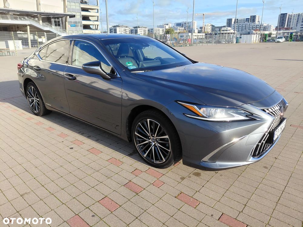 Lexus ES 300h Business Edition - 4