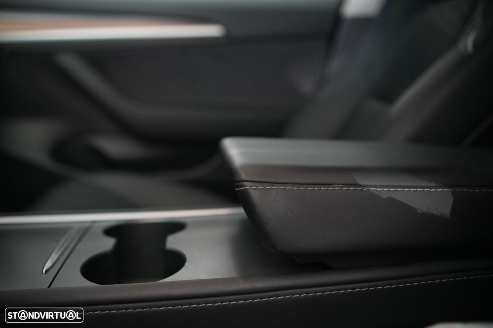 Tesla Model 3 - 29