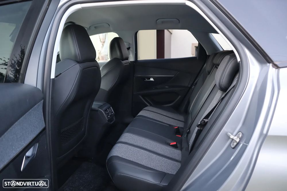 Peugeot 3008 1.2 PureTech Allure J18 - 22