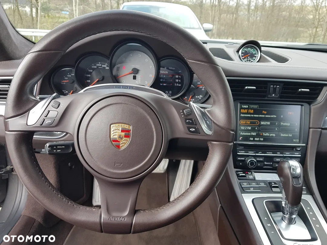 Porsche 911 Carrera 4S PDK - 23