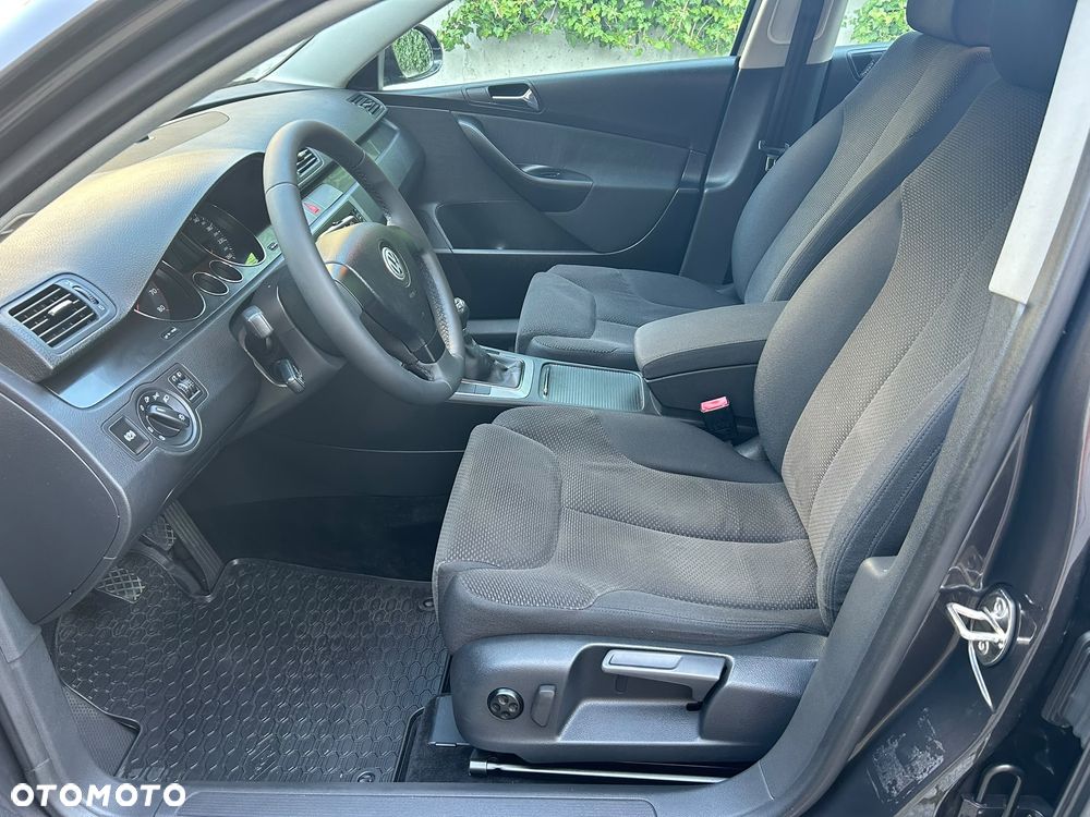 Volkswagen Passat 1.6 FSI Comfortline - 18