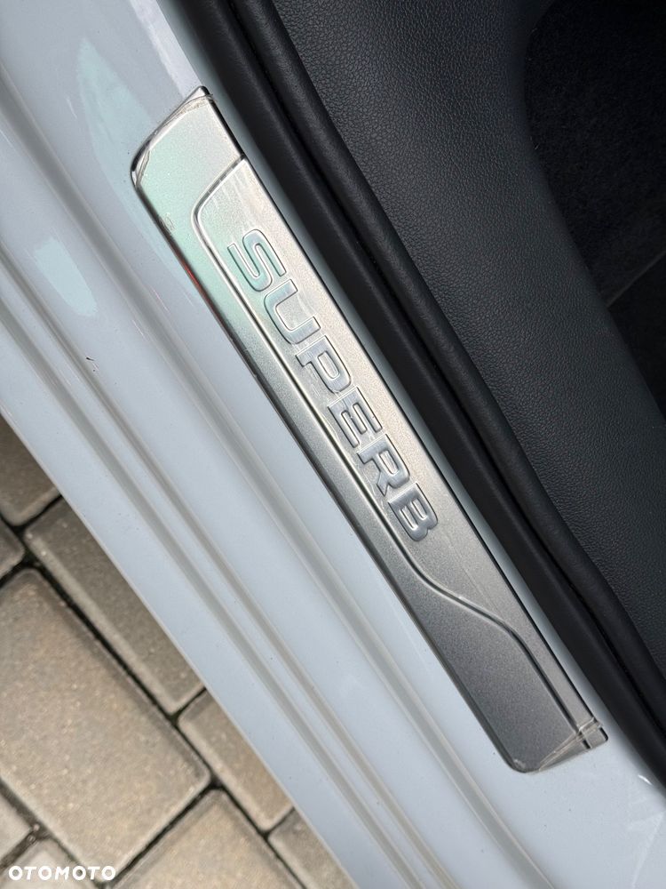 Skoda Superb 2.0 TDI Style DSG - 23