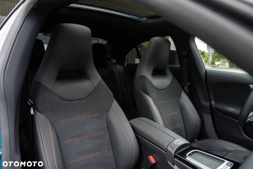 Mercedes-Benz CLA 220 mHEV 4-Matic AMG Line 8G-DCT - 17