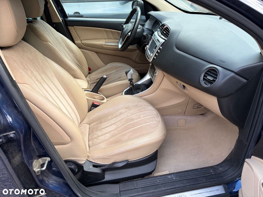 Lancia Delta 1.6 MultiJet 16v Gold - 24