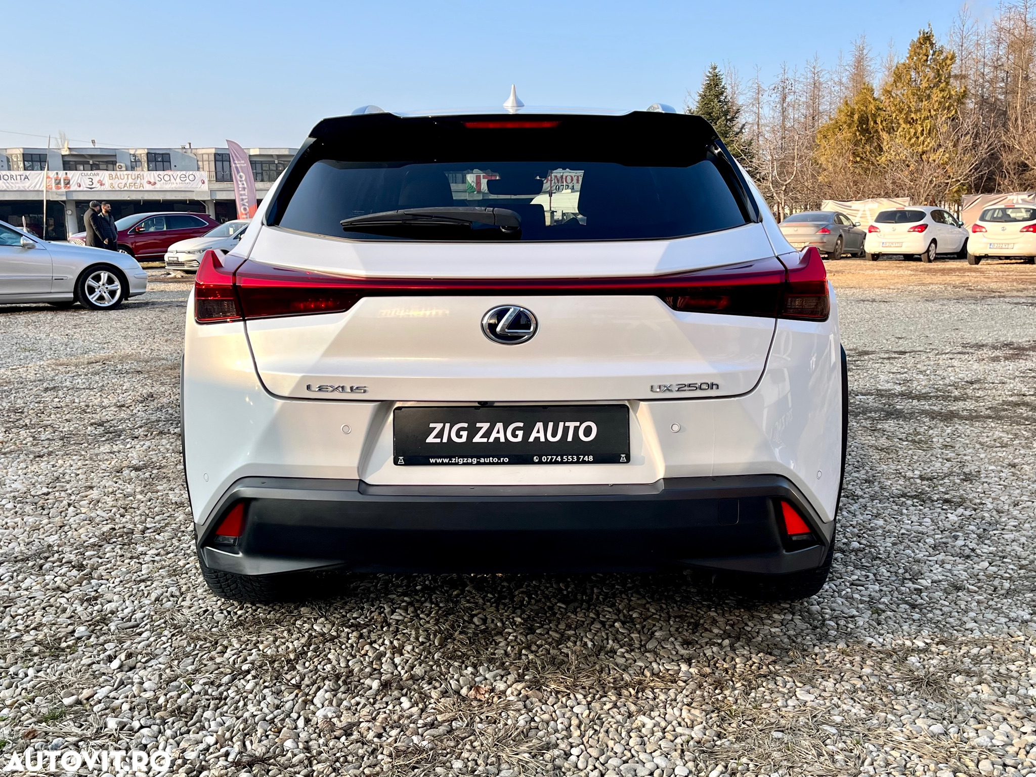Lexus UX 250h 2.0L HEV 20H- (178 HP) 4X4 CVT Luxury - 4