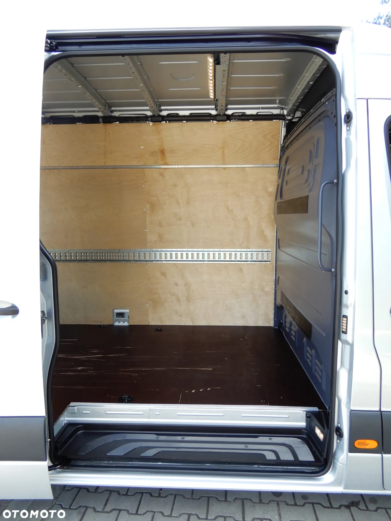 Mercedes-Benz Sprinter 319 CDI V6 3.0 CDI 190 KM 7G-Tronic Plus LONG Max 907 Furgon Blaszak Rozstaw Osi 4325 mm Full Opcja Stan Jak Nowy - 17