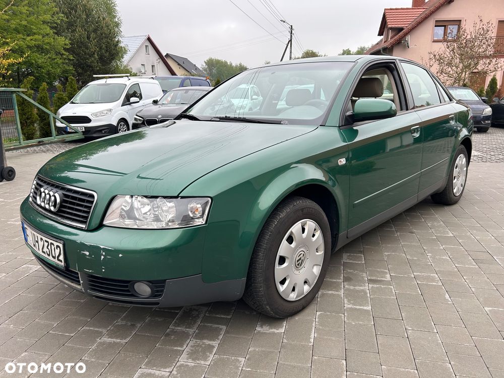 Audi A4 Limousine - 1